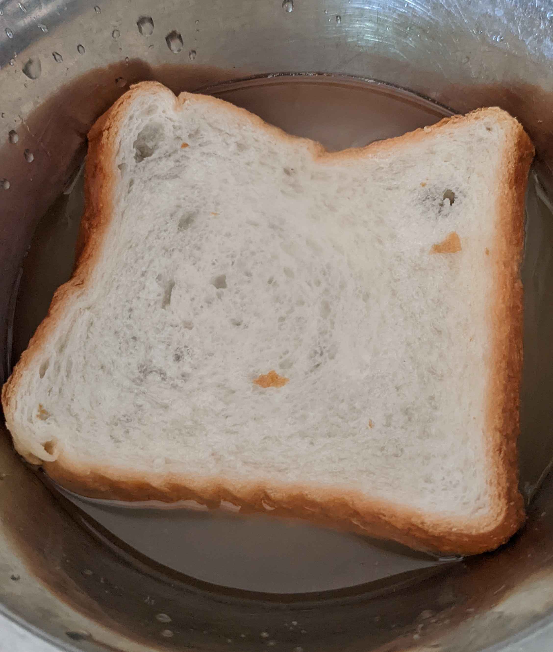 bread-inside-water